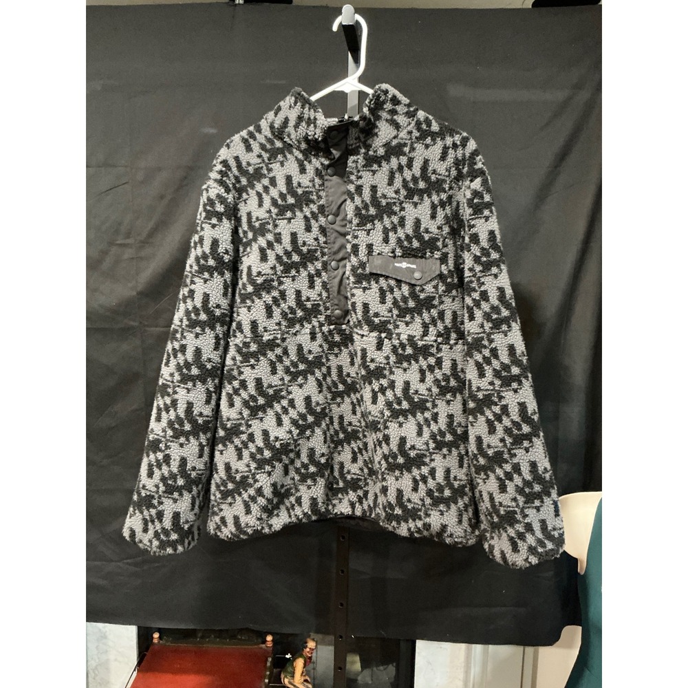 Route One Apparel Reversible Fleece Pullover Jacket Black Gray Geo Pattern